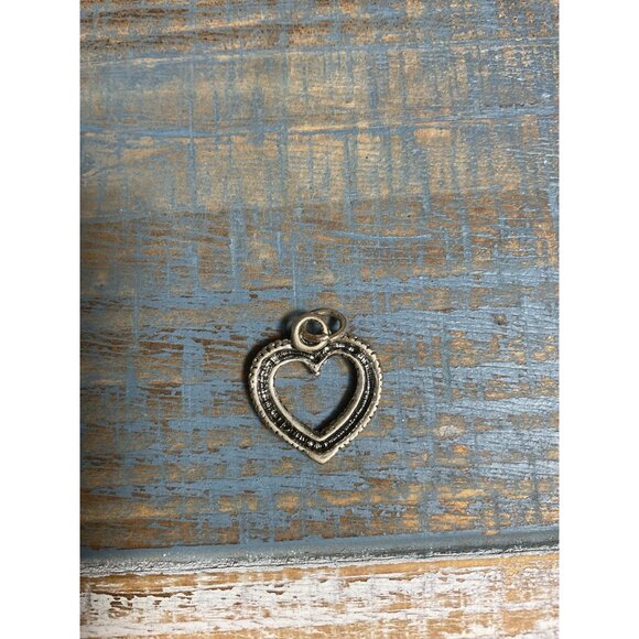 Vintage Silver-Tone Heart Pendant Charm 1 Inch For Necklace Or Bracelet - Picture 3 of 3